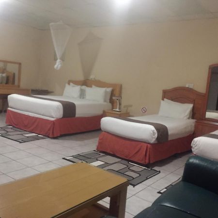 Centre Lodge Maun Luaran gambar