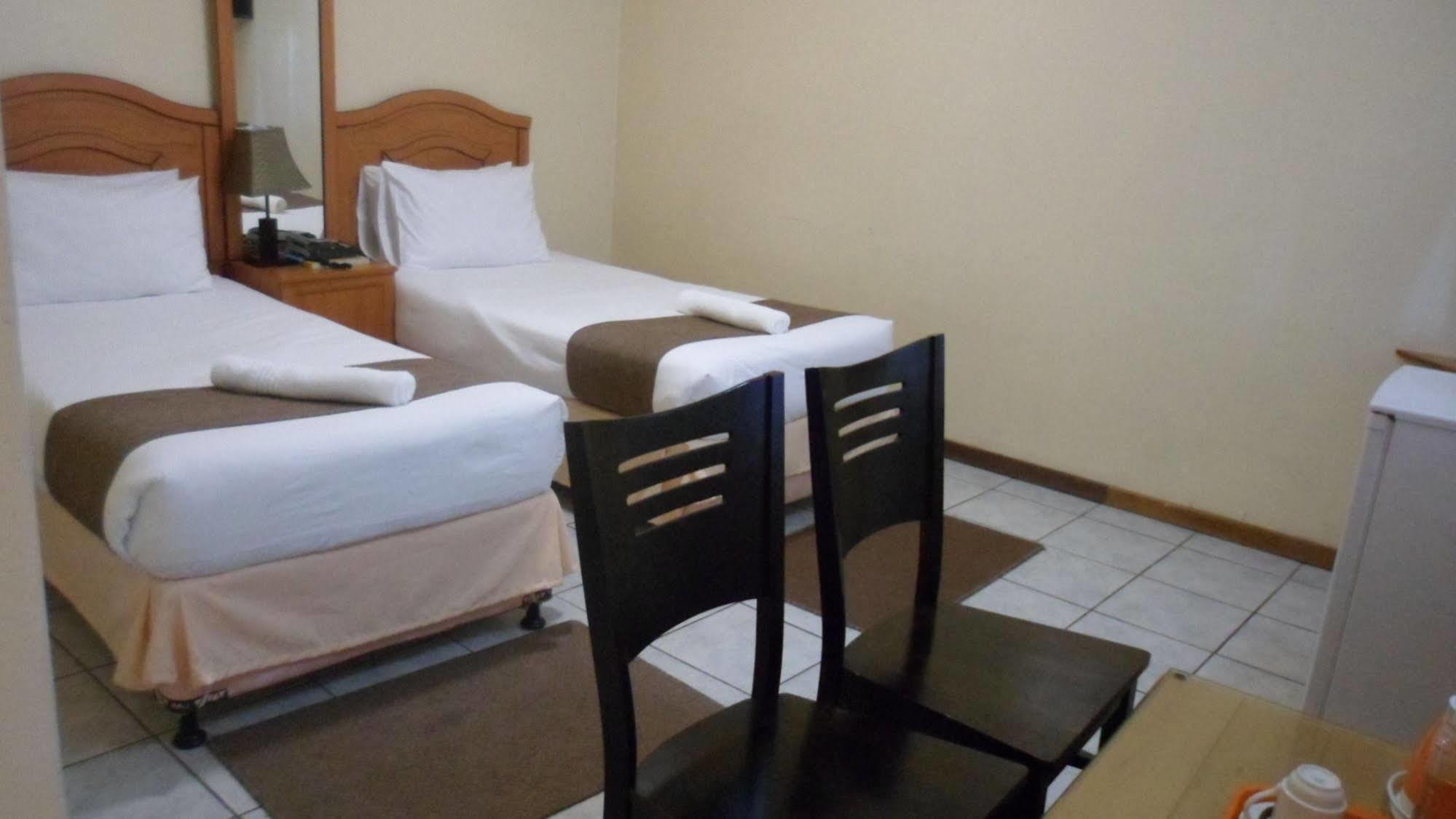 Centre Lodge Maun Luaran gambar