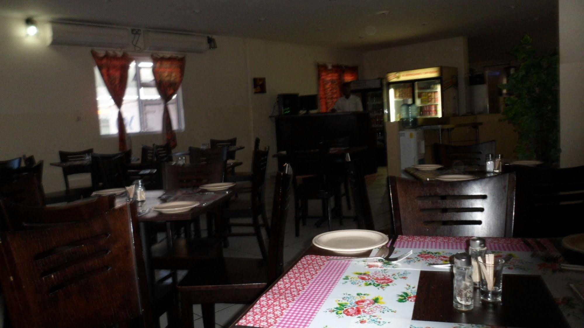 Centre Lodge Maun Luaran gambar