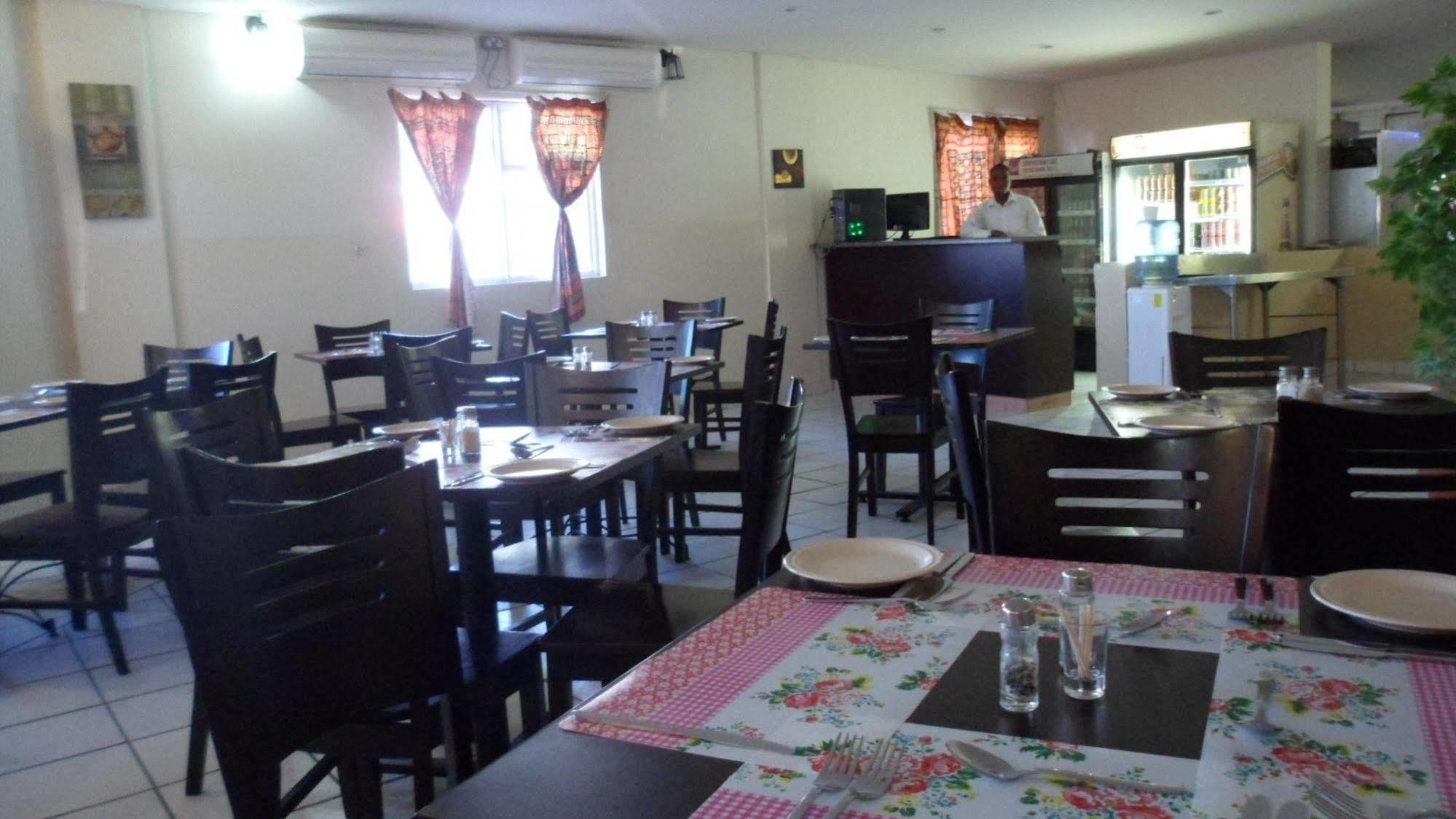 Centre Lodge Maun Luaran gambar