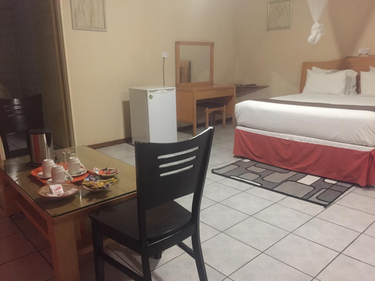Centre Lodge Maun Luaran gambar